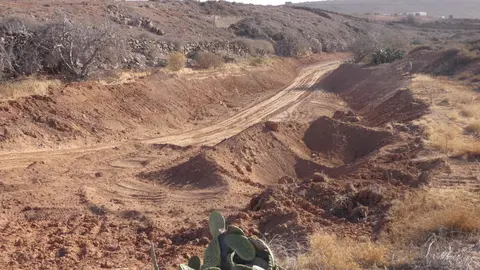 Movimientos de tierran en el cauce de La Herradura.
