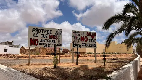 Imágenes de la plataforma 'Antigua dice NO a las antenas cerca de nuestros hogares'. 