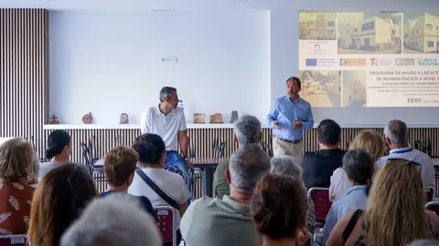 Reunión del Programa de Ayuda a las Actuaciones de Rehabilitación a Nivel Barrio de Corralejo.