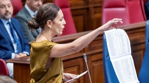 De León  muestra el listado de pisos turísticos declarados ilegales.