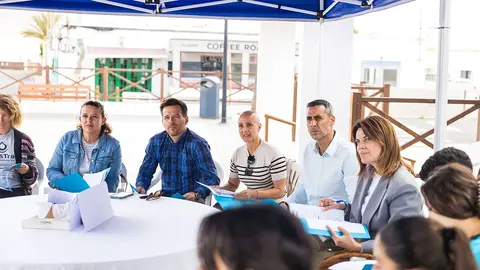 Los problemas del Aula en Clave fueron tratados en encuentro entre familias, educadores y alumnado de La Oliva.
