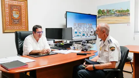 Reunión con la Policía Nacional en la Alcaldía de la capital.