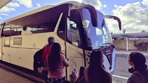Parada de guaguas en el Aeropuerto de Fuerteventura.