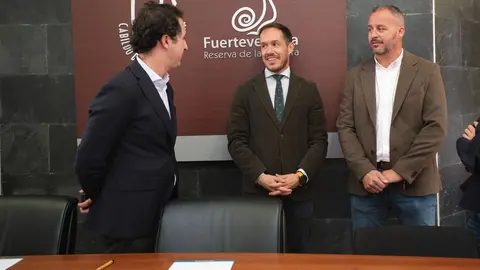 Encuentro Gobierno  Cabildo para firmar las obras del Complejo Ambiental de Zurita.