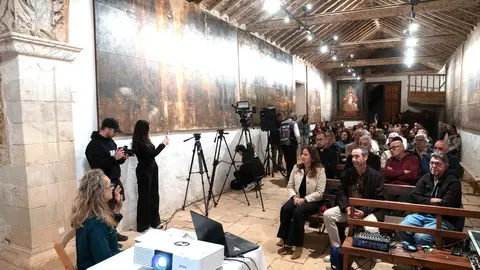 Tres lienzos hist&oacute;ricos ya est&aacute;n restaruados en la ermita de Ampuyenta.