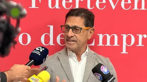 El presidente de la Comisi&oacute;n de Econom&iacute;a de la C&aacute;mara de Comercio de Fuerteventura, Juan Tom&aacute;s Figueroa Ben&iacute;tez, fue el encargado de presentar el ICE.