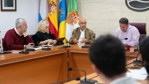 Reuni&oacute;n t&eacute;cnico-pol&iacute;tica entre Turismo del Gobierno de Canarias y los ayuntamientos de Fuerteventura.