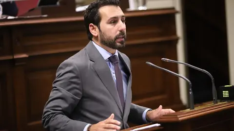 Manuel Hern&aacute;ndez (PSOE), en el Parlamento de Canarias.