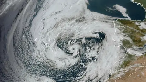 Imagen de la borrasca Therese en el Atl&aacute;ntico, difundida por el Observatorio Canario (Fuente Eumetstat).
