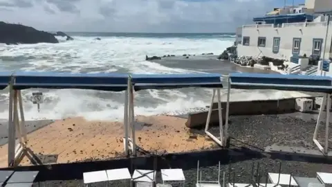 Muelle de El Cotillo al paso de la borrasca.