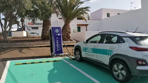 Nuevo punto de recarga para veh&iacute;culos el&eacute;ctricos.