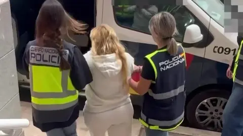 Detenci&oacute;n de la Polic&iacute;a Nacional por extorsi&oacute;n y trata de mujeres.