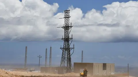 Obras de las centrales el&eacute;ctricas provisionales junto a la subestaci&oacute;n de La Herradura | &copy;Ada Chac&oacute;n, 2026.
