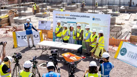 Primera piedra de las 47 viviendas de alquiler asequible en Puerto del Rosario.
