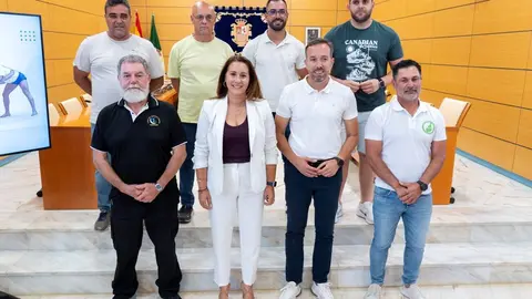 La presidenta y el consejero de Deportes del Cabildo, con los presidentes de las federaciones de juegos y deportes aut&oacute;ctonos.