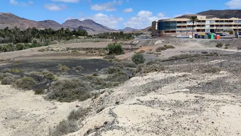 Solar destinado a albergar el futuro CAE de La Lajita.