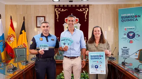 Presentaci&oacute;n de la campa&ntilde;a contra la sumisi&oacute;n qu&iacute;mica en La Oliva.