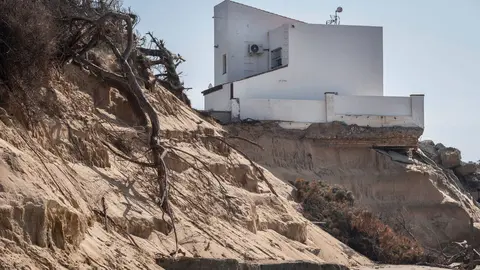 Impacto de las borrascas en la costa de Rota, C&aacute;diz, en una imagen de Greenpeace.