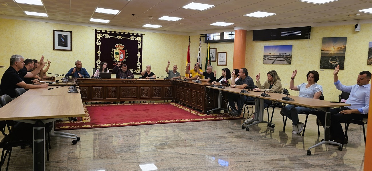 Aprobación del contrato de Internet y telefonía en el pleno de Antigua.
