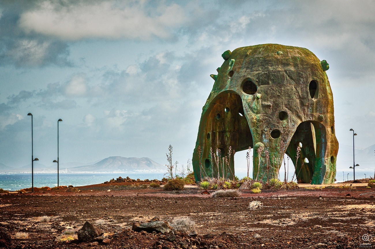 Escultura de Origo Mare, en Majanicho (Imagen Joselu Bilbo, junio de 2020).