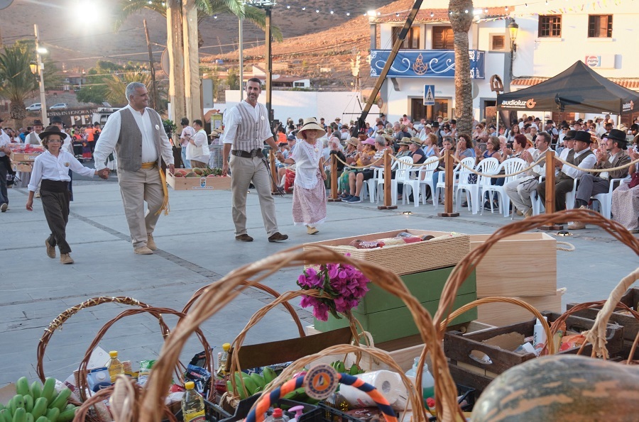 Ofrenda a La peña de La Oliva.