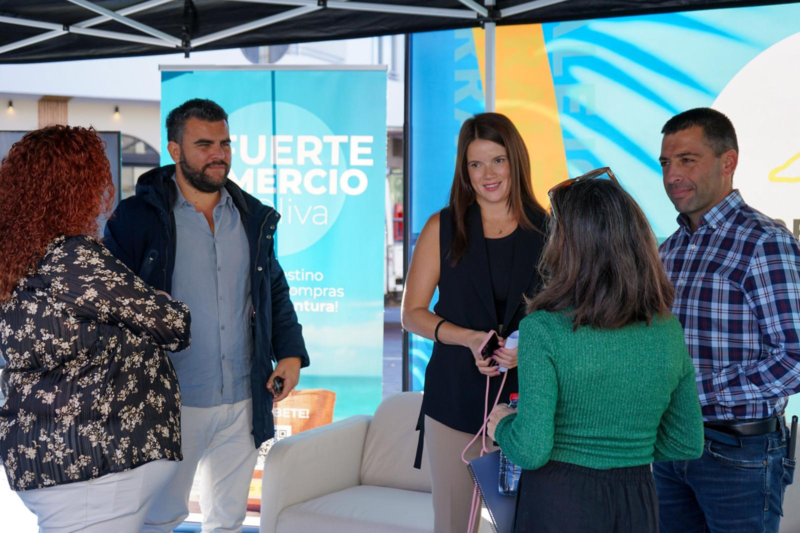 Acto del Ayuntamiento de La Oliva en la Zona Comercial Abierta de Corralejo (1)