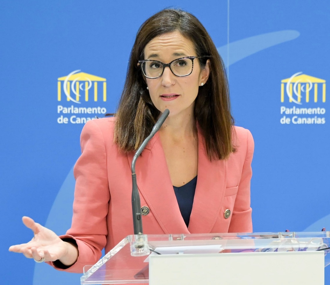 Natalaia Santana. Rueda de prensa en el Parlamento, el 25 de noviembre de 2024.