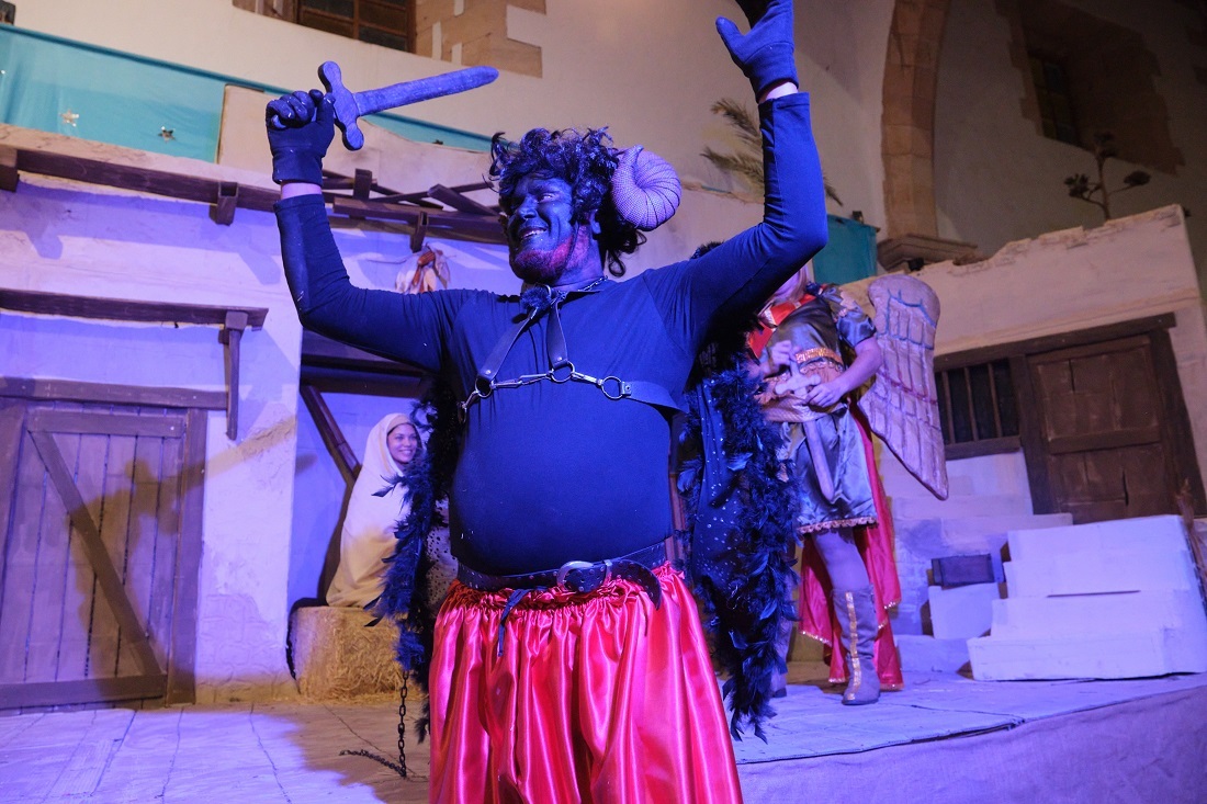 El Bien y el Mal, primer acto como BIC.