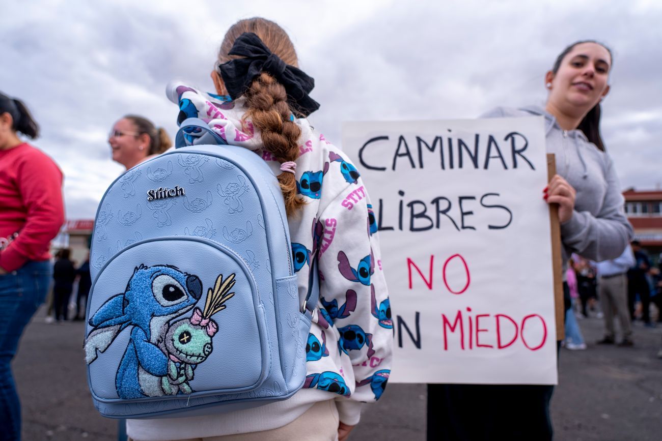 Concentración por la inseguridad en El Matorral.  (Imagen de Arnán Martel).