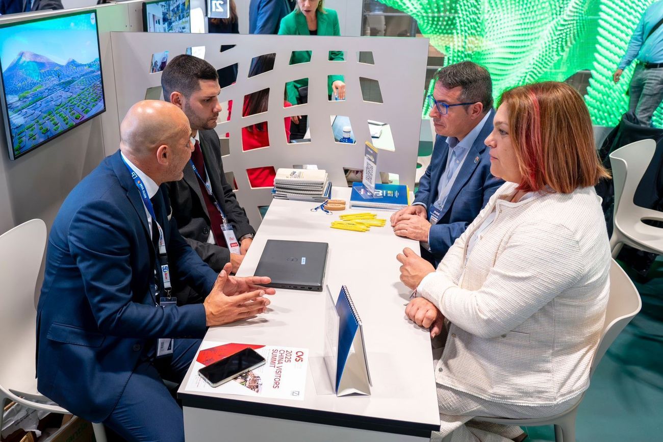 Reunión de Puerto del Rosario en Fitur 2025.