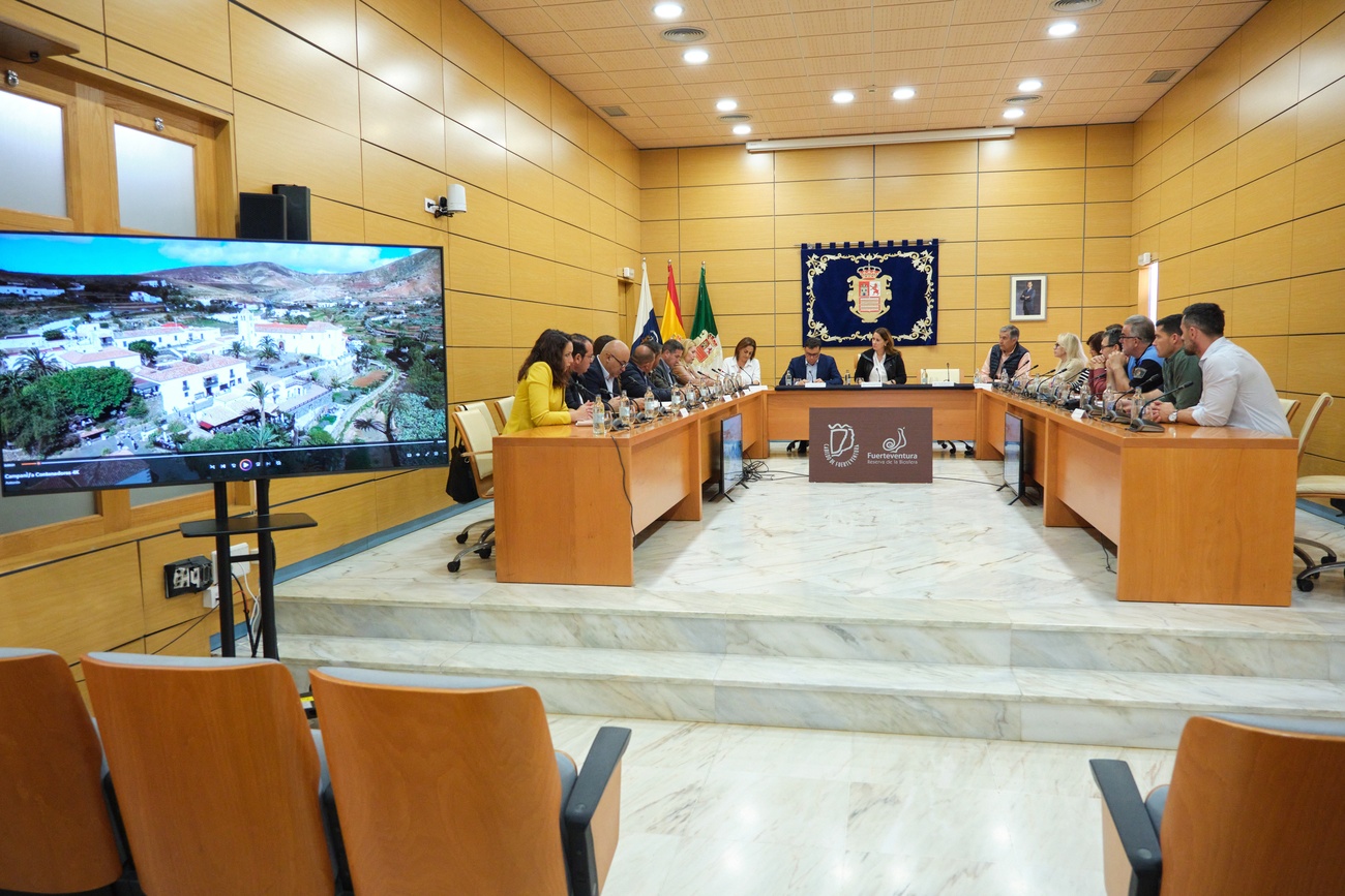 Presentación de la campaña de concienciación para frenar instalaciones en suelo rústico (2)