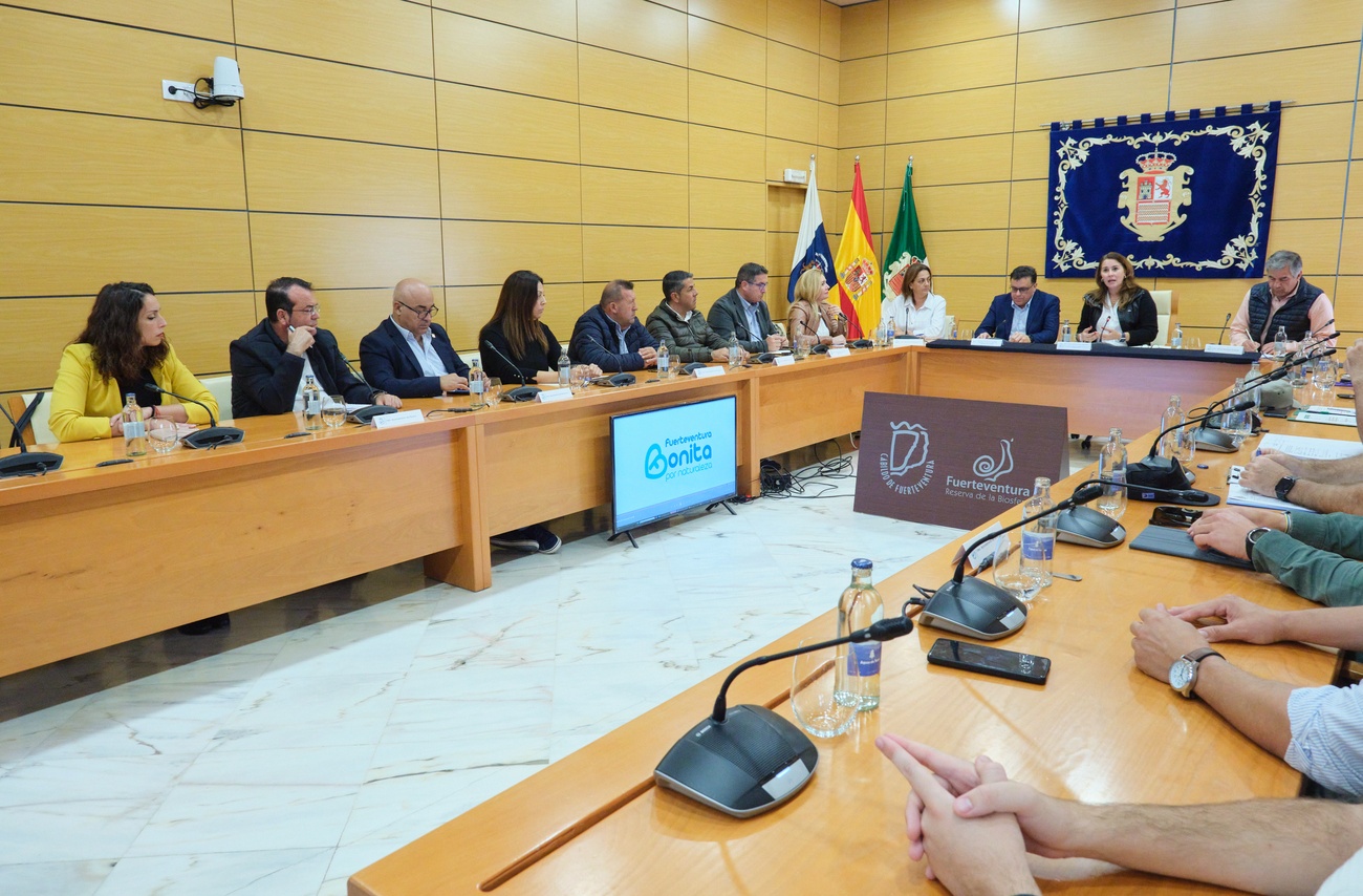 Presentación de la campaña de concienciación para frenar instalaciones en suelo rústico (1)