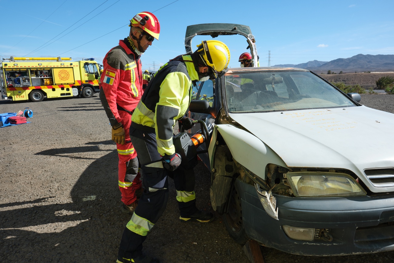 Bomberos se forman en accidentes de tráfico (2) (1)