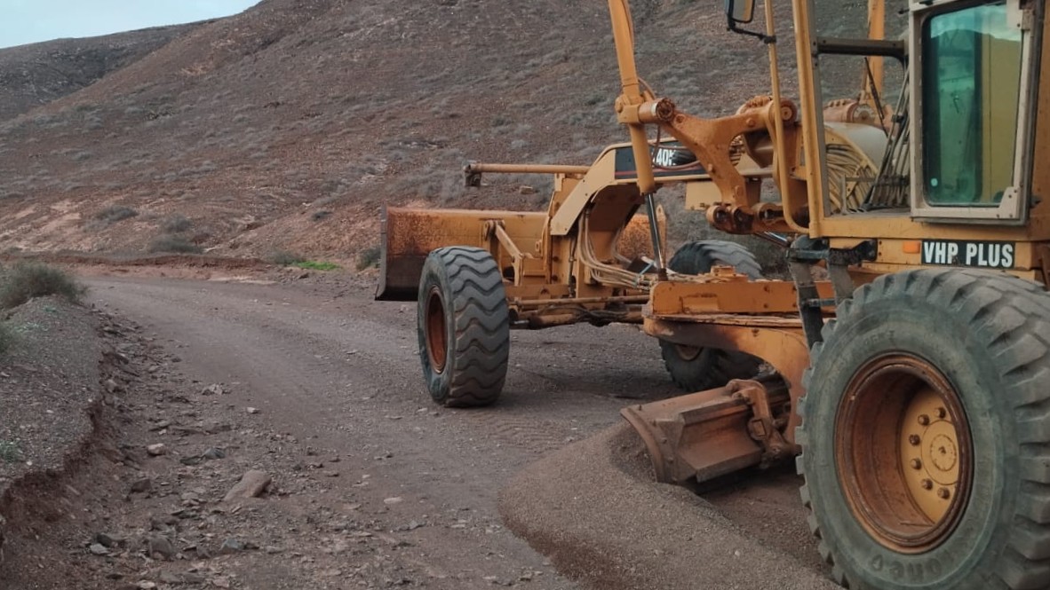 Reparación de accesos a la costa en Tuineje.