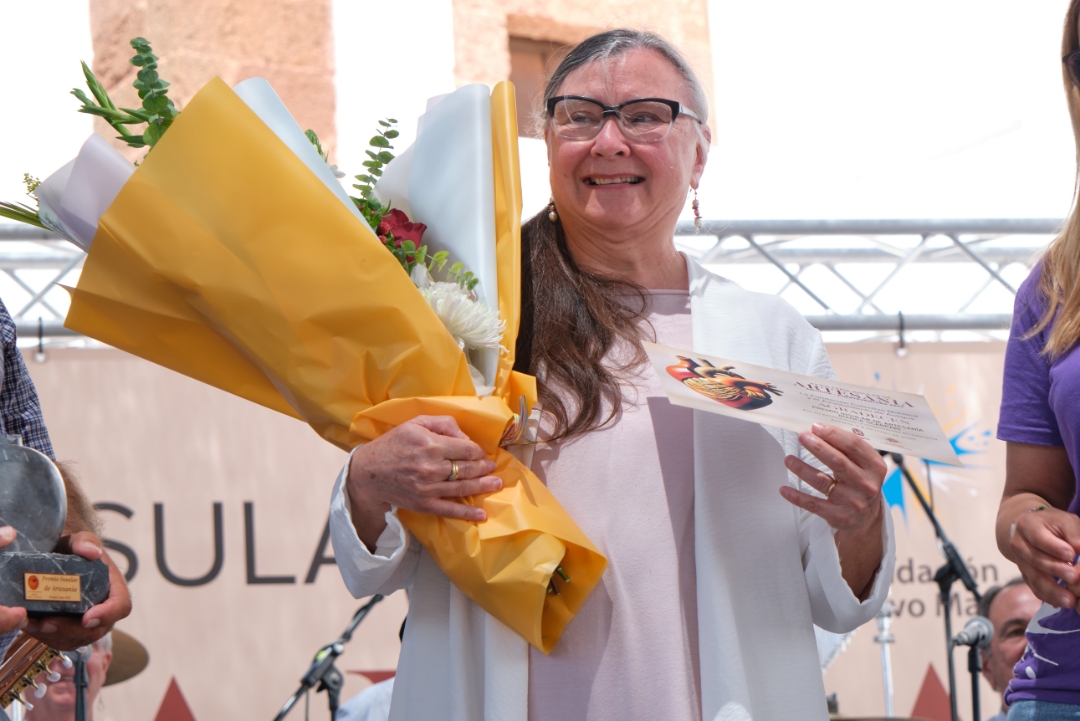 Bianca Scarpari Receives Her Insular Arts and Crafts Award After Twenty Years of “Sewing Stories”