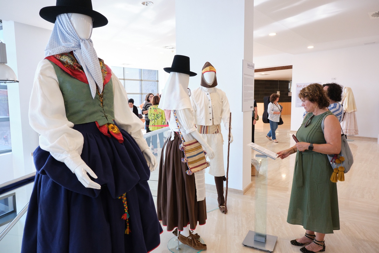Exposición 'Vente al baile' sobre indumentaria tradicional de Fuerteventura.