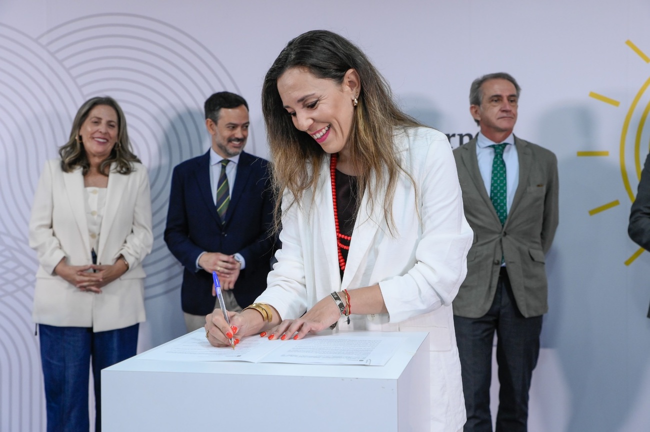 Firma de los convenio de infraestructuras turísticas entre Gobierno de Canarias y cabildos (2)