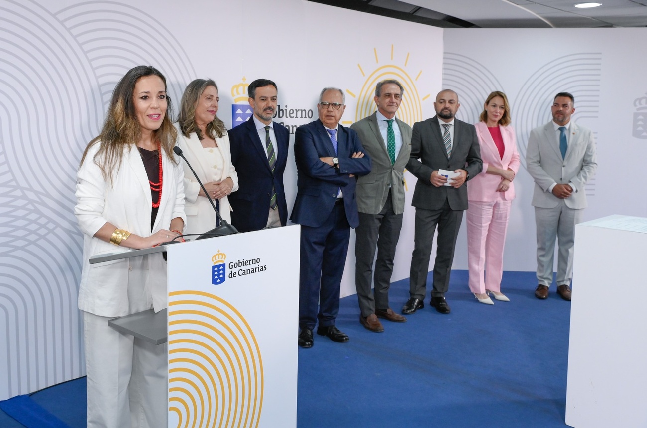 Firma de los convenio de infraestructuras turísticas entre Gobierno de Canarias y cabildos (3)