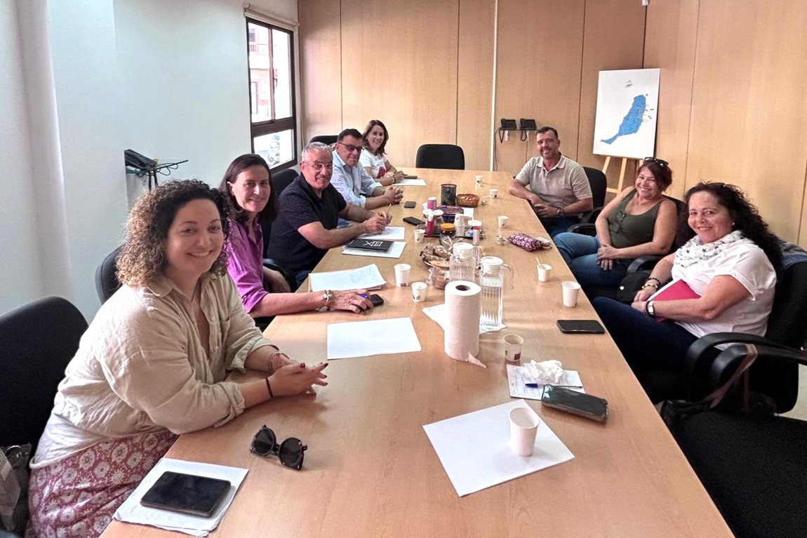 Reunión con los vecinos de Cofete en la sede de AM-CC.