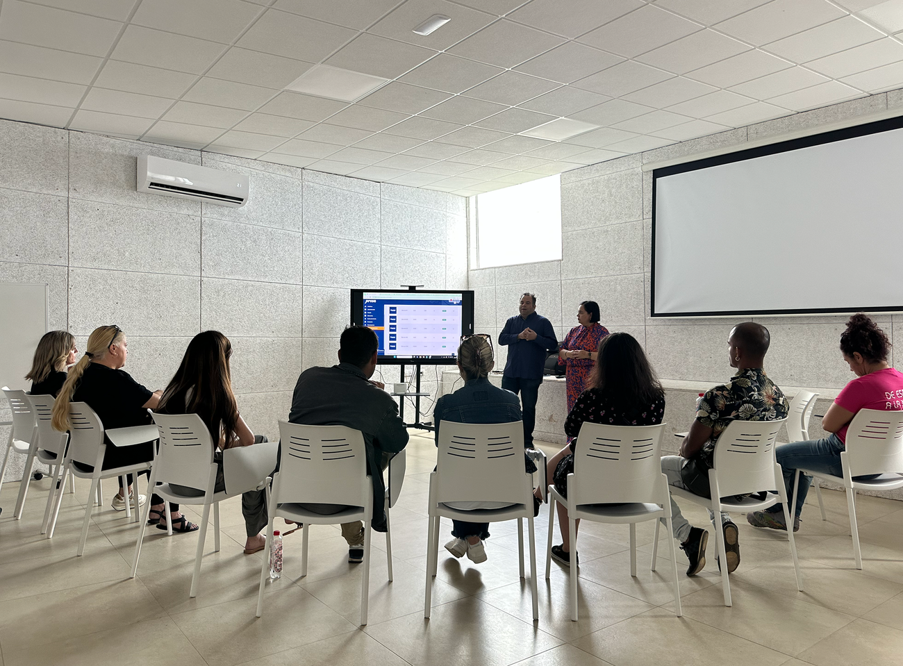 Jornada informativa de la Asociación Empresarios Puerto del Rosario sobre la nueva app de comercio (1)