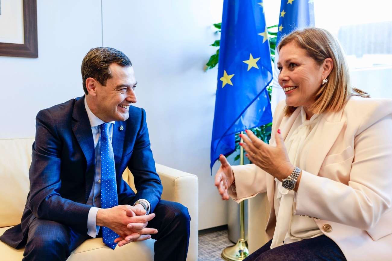 Astrid Pérez y el vicepresidente del Comité Europeo de las Regiones, Juan Manuel Moreno.