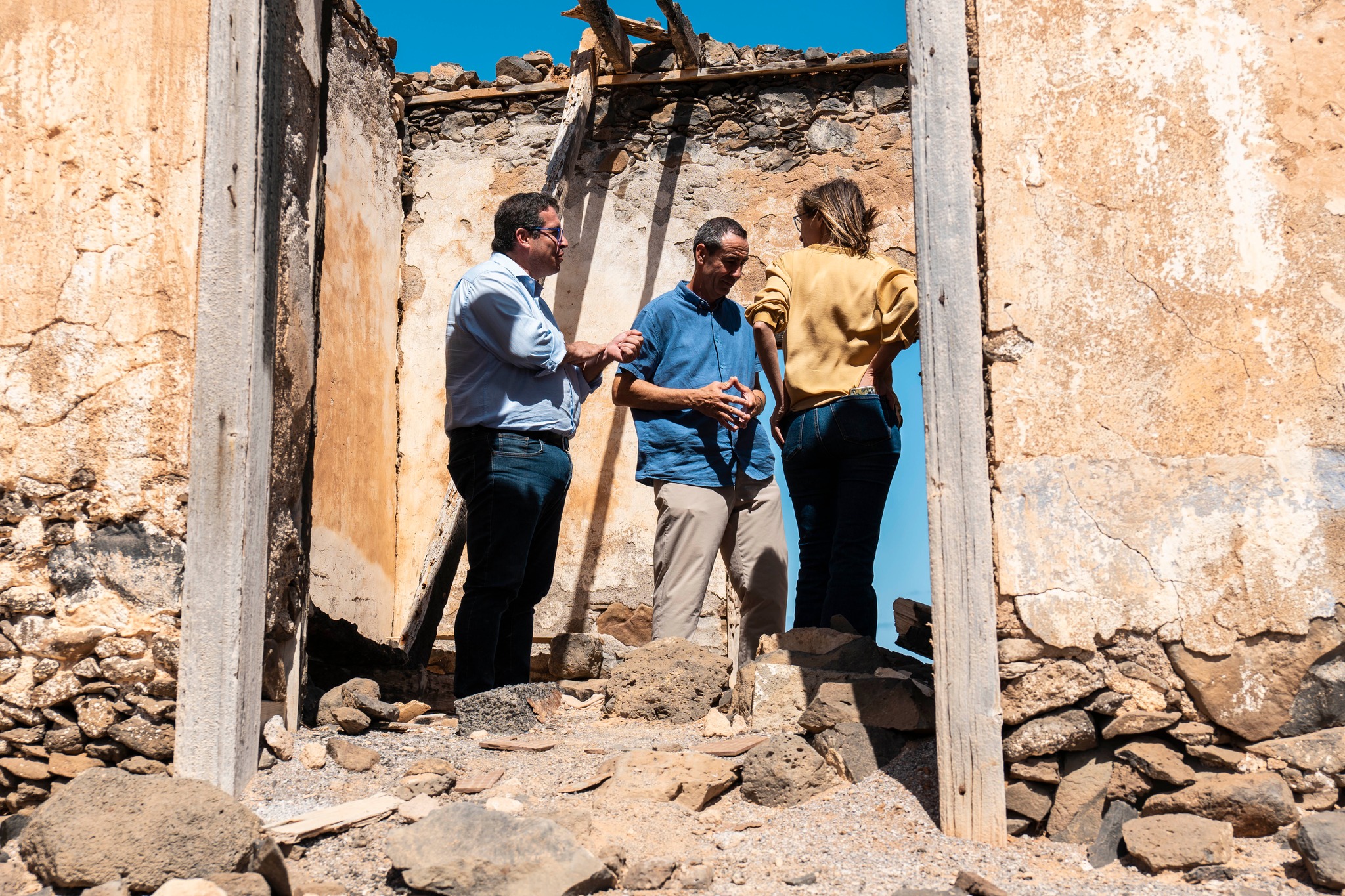 Visita a inmuebles antiguos durante la redacción del Catálogo de Protección de Bienes Patrimoniales Culturales de la capital.