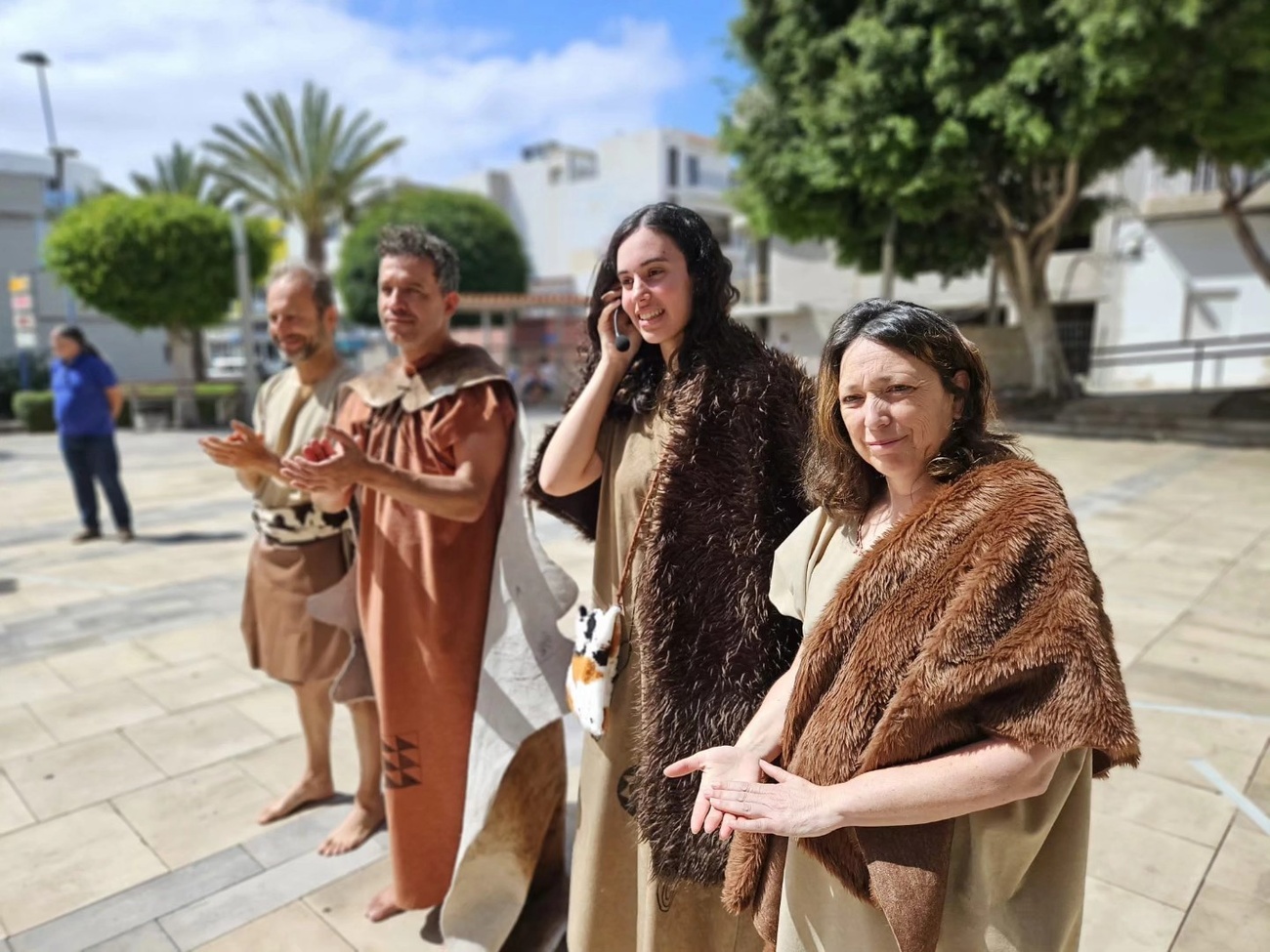Gran Tarajal acogió una representación histórica con los personajes que dan nombre a las calles Artemi, Mahán, Tibiabin o Tamonante.