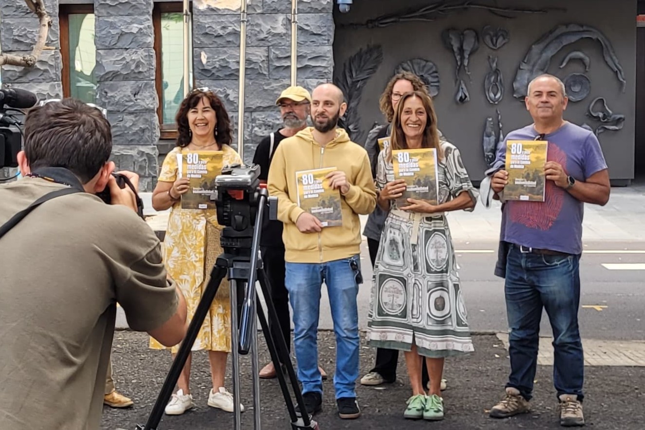 Presentación de las 80 y pico medidas de Canarias Palante.