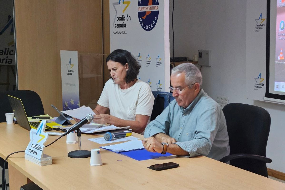 Natalia Évora y Mario Cabrera, en el Consejo Político Insular de AM-CC, en mayo de 2025.
