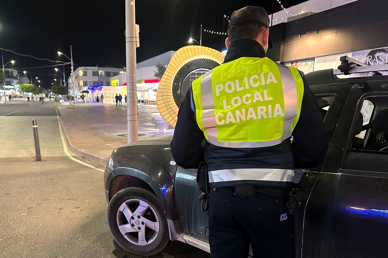 Control de la Policía Local de La Oliva.