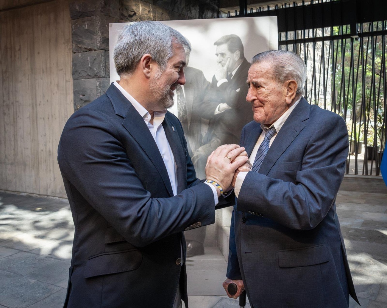 La imagen de despedida de Clavijo con Manuel Hermoso, en su cuenta de X.