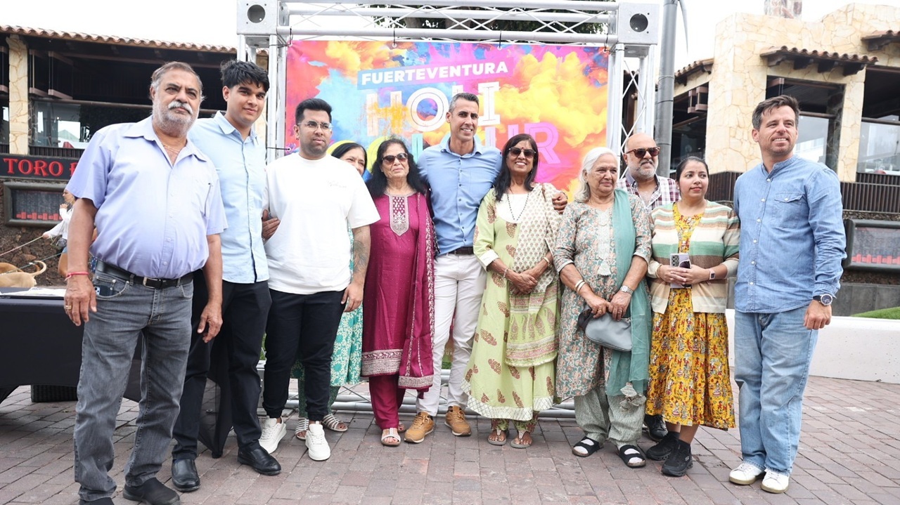Presentación en Corralejo del Holi Colour Festival.