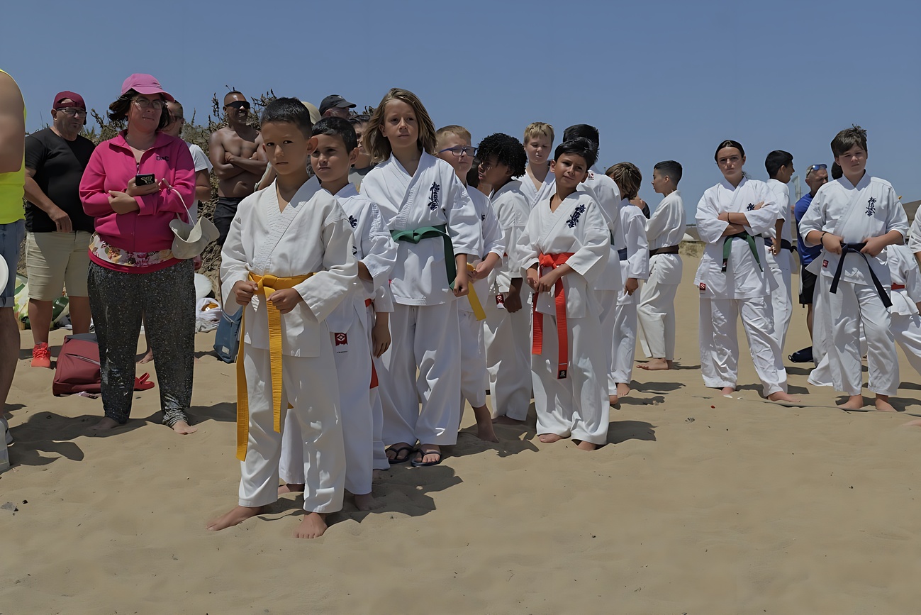 Jóvenes karatekas participan en Sol y Luna.