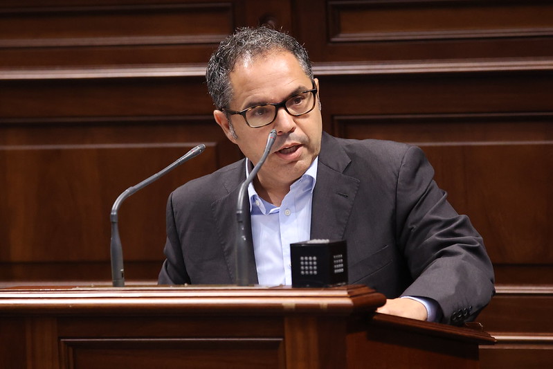 El diputado socialista Gustavo Santana.